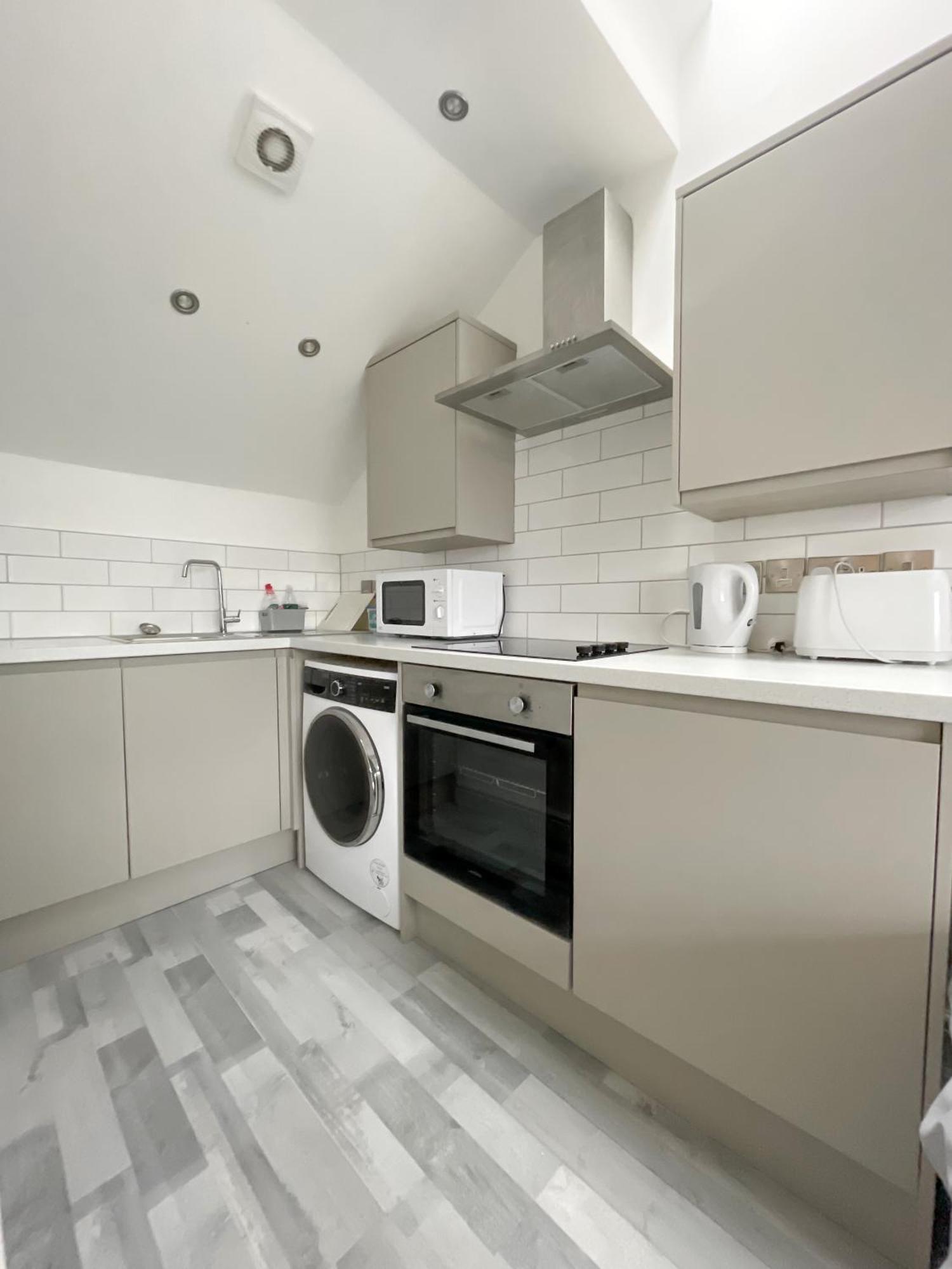 10Min To City - Free Parking - Private Studio - Contractor Friendly แมนเชสเตอร์ ภายนอก รูปภาพ