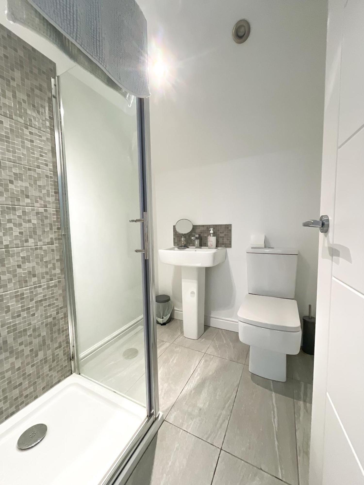 10Min To City - Free Parking - Private Studio - Contractor Friendly แมนเชสเตอร์ ภายนอก รูปภาพ